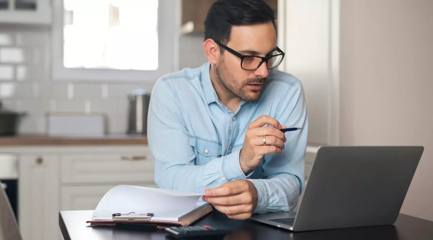How much should you keep in checking and how much in savings - Hero - 1440x900