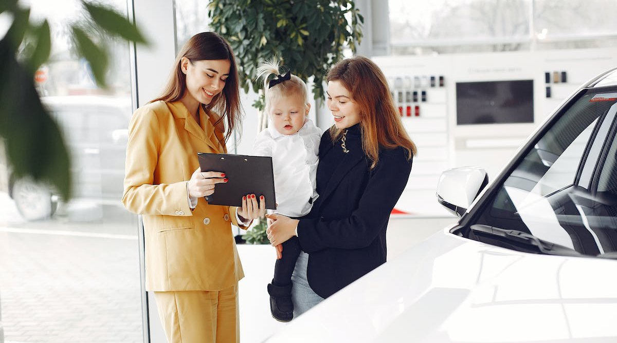 woman leasing a car